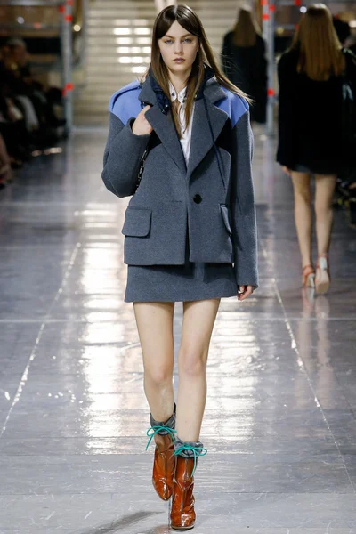 Look 11
